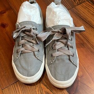SPERRY gray and white canvas boat shoes | size 6